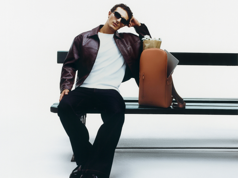 HVERDAGENS ESSENTIALS I PARIS: HVAD B&AElig;RER PARISERNE VIRKELIG I DERES TASKER